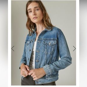 Lucky brand the tomboy trucker denim jean jacket size small